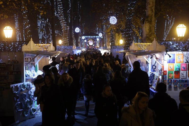 Na Zrinjevcu otvoren Advent u Zagrebu