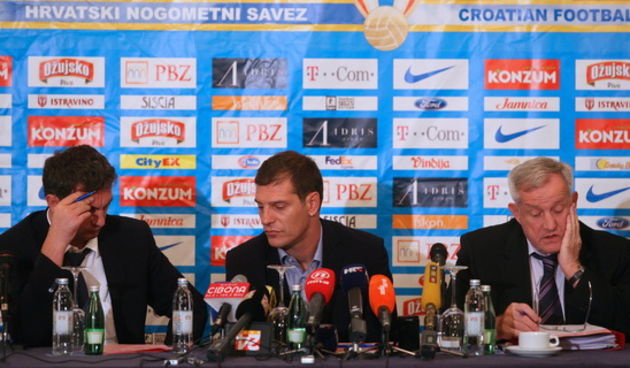 Zagreb, 041009. Uoci odlaska Hrvatske nogometne reprezentacija na pripreme za utakmicu sa Kazahstanom, Slaven Bilic odrzao je konferenciju za novinare u hotelu Sheraton. Na slici: Davor Gavran, Slaven  Bilic i Zorislav Srebric. Foto: Neja Markicevic /CROP