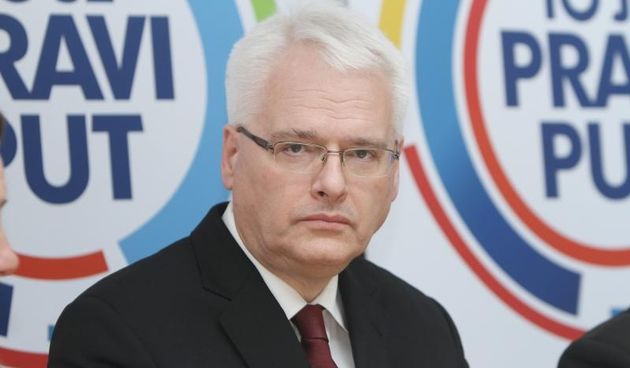 Karlovac – U sklopu predizborne kampanje za predsjednika RH aktualni predsjednik Republike Hrvatske Ivo Josipovic u Karlovcu se druzio sa gradanima i u Gradskoj knjiznici I.G.Kovacic sudjelovao na tribini sa temom Ustavne promjene-gospodarska diplomacija.