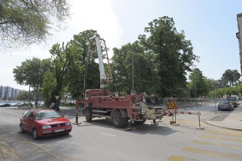 Iako se priblizava pocetak turisticke sezone, stara gradska jezgra pretvorena je u veliko gradiliste. Photo: Dino Stanin/PIXSELL Autor Dino Stanin/PIXSELL Ključne riječi bager, turisticka sezona, skele, raskopano, cesta, radovi, Iako se priblizava pocetak turisticke sezone, stara gradska jezgra pretvorena je u veliko gradiliste. Photo: Dino Stanin/PIXSELL Autor Dino Stanin/PIXSELL Ključne riječi bager, turisticka sezona, skele, raskopano, cesta, radovi,