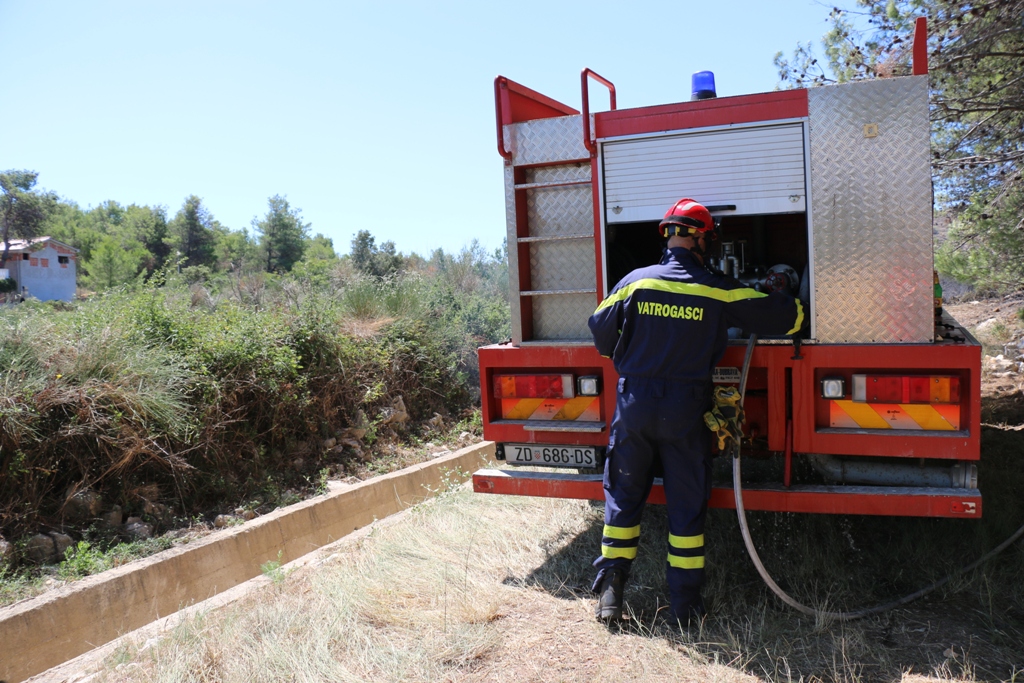 Vir: Požar u Lozicama u potpunosti ugašen Vir: Požar u Lozicama u potpunosti ugašen