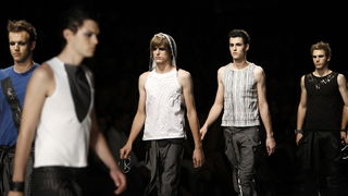 Zagreb, 250909.
U staroj tvornici Zagrepcanka od 24.09.-26.09. odrzava se modna revija Dove Fashion.hr.
Modna revija: Stjepan Cuka.
Foto: Dragan Matic / Cropix