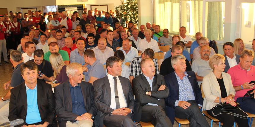 HDZ u Posedarju: Zadarska županija rast će i dalje u izvozu, investicijama i novim radnim mjestima HDZ u Posedarju: Zadarska županija rast će i dalje u izvozu, investicijama i novim radnim mjestima