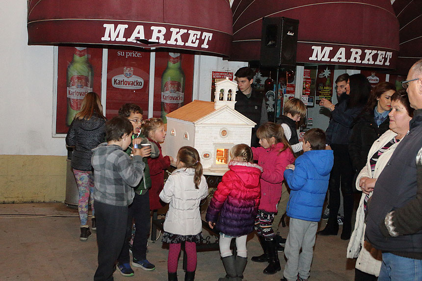 Bibinje: Božićni sajam na Trgu Franje Tuđmana Bibinje: Božićni sajam na Trgu Franje Tuđmana