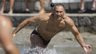 Split, 120611.
Na splitskim Bacvicama odrzano je 7. Prvenstvo svita u piciginu. Naslov pobjednika drugu godinu za redom osvojila je ekipa A1.
Foto: Ante Cizmic / CROPIX Split, 120611.
Na splitskim Bacvicama odrzano je 7. Prvenstvo svita u piciginu. Naslov pobjednika drugu godinu za redom osvojila je ekipa A1.
Foto: Ante Cizmic / CROPIX