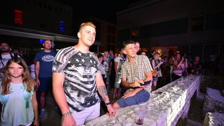 U povodu 4. rođendana Boutique hostela Forum, “najpristojniji mogući” riječki Let 3 održao je fenomenalan koncert na antičkom Forumu