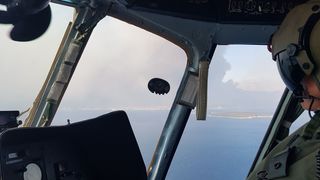 Zračne snage i vojnici gase veliki požar na Pelješcu