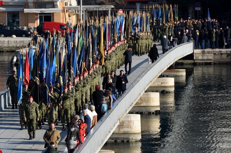 Mimohod postrojbi sudionica VRO Maslenica ulicama Zadra u povodu 24. obljetnice Mimohod postrojbi sudionica VRO Maslenica ulicama Zadra u povodu 24. obljetnice