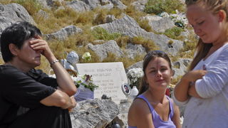 Kornat, 300811.
Obiljezavanje 4. obljetnice kornatske tragedije, u kojoj je, gaseci pozar na Kornatu 30. kolovoza 2007. godine, smrtno stradalo 12 vatrogasaca. Obitelji poginulih vatrogasaca, njihovi prijatelji te visoko izaslanstvo na otoku Kornat, u uv Kornat, 300811.
Obiljezavanje 4. obljetnice kornatske tragedije, u kojoj je, gaseci pozar na Kornatu 30. kolovoza 2007. godine, smrtno stradalo 12 vatrogasaca. Obitelji poginulih vatrogasaca, njihovi prijatelji te visoko izaslanstvo na otoku Kornat, u uv