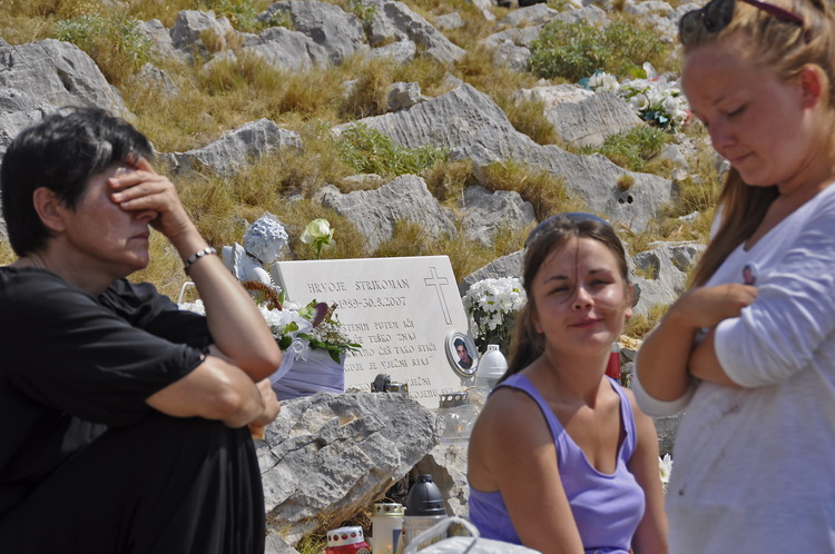 Kornat, 300811.
Obiljezavanje 4. obljetnice kornatske tragedije, u kojoj je, gaseci pozar na Kornatu 30. kolovoza 2007. godine, smrtno stradalo 12 vatrogasaca. Obitelji poginulih vatrogasaca, njihovi prijatelji te visoko izaslanstvo na otoku Kornat, u uv Kornat, 300811.
Obiljezavanje 4. obljetnice kornatske tragedije, u kojoj je, gaseci pozar na Kornatu 30. kolovoza 2007. godine, smrtno stradalo 12 vatrogasaca. Obitelji poginulih vatrogasaca, njihovi prijatelji te visoko izaslanstvo na otoku Kornat, u uv