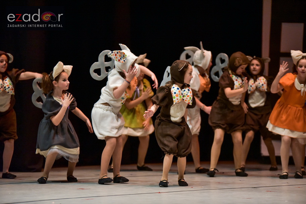 Predstava “Odgojoj” Plesne udruge Gesta u HNK Zadar