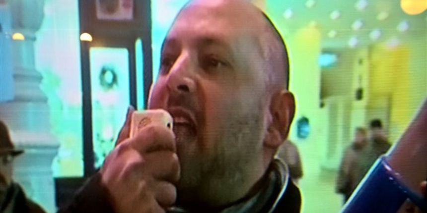 Prosvjednici pred domom predsjednice traže nove izbore Prosvjednici pred domom predsjednice traže nove izbore