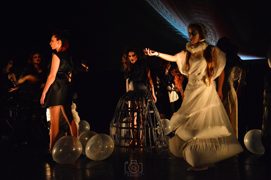 Dragon teatar- “POE – Nikad više”, foto: Iva Perinčić Dragon teatar- “POE – Nikad više”, foto: Iva Perinčić