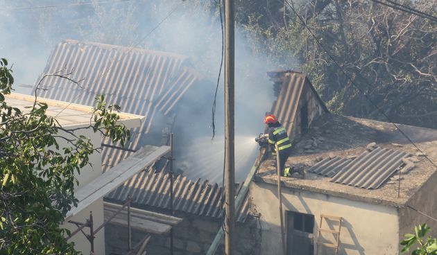 Sitno Donje: Požar s kojim se vatrogasci bore cijelu noć zahvatio nekoliko kuća