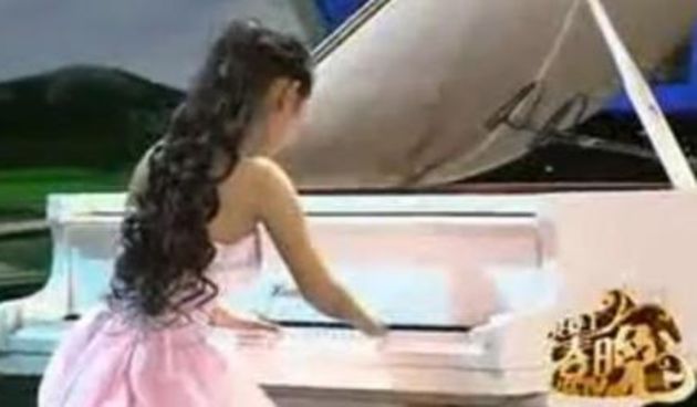 Kineskinja bez prstiju virtuoz na klaviru, foto: mojtv.hr