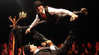 Zagreb, 291011.
Veceras je u staroj tvornici Jedinstvo odrzana jos jedna vecer 7. Festivala novog cirkusa, koji traje od 25.10. do 30.10. Veceras je odrzana cabaret predstava Red room.
Na fotografiji: nastup akrobata English Gents
Foto: Admir Buljubasic / Zagreb, 291011.
Veceras je u staroj tvornici Jedinstvo odrzana jos jedna vecer 7. Festivala novog cirkusa, koji traje od 25.10. do 30.10. Veceras je odrzana cabaret predstava Red room.
Na fotografiji: nastup akrobata English Gents
Foto: Admir Buljubasic /