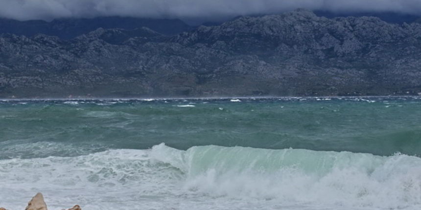 Olujna bura u Ražancu 15. srpnja 2016. Foto:Leo Kvarantan Olujna bura u Ražancu 15. srpnja 2016. Foto:Leo Kvarantan