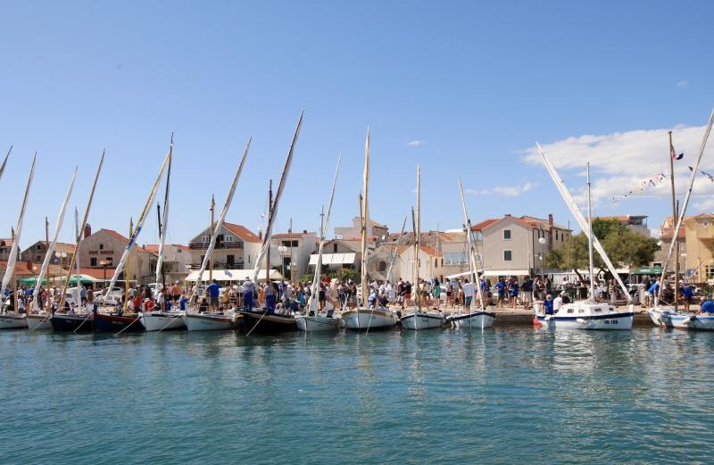 Betina: Održana tradicionalna regata za dušu i tilo, Foto: Duško Jaramaz/PIXSELL Betina: Održana tradicionalna regata za dušu i tilo, Foto: Duško Jaramaz/PIXSELL