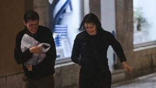 Kiša je potopila ulice grada. Jesen je stigla u svom svojem sjaju