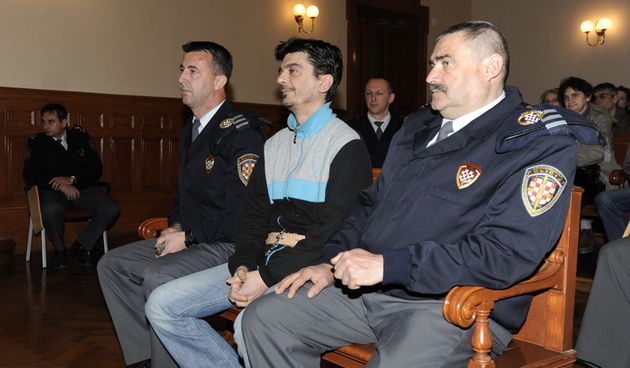 Sibenik ,010312.
Danas je zapocelo sudjenje Draganju Paravinji za otmicu i ubojstvo Antonije Bilic.
Na fotografiji: Dragan Paravinja.
Foto: Niksa Stipanicev / CROPIX