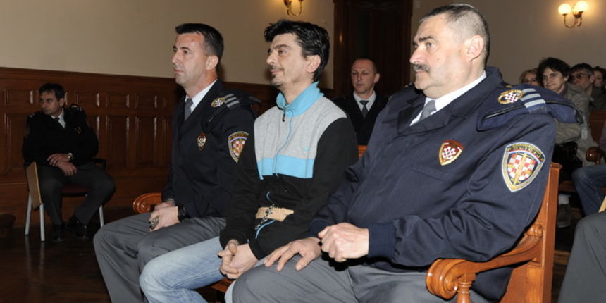 Sibenik ,010312.
Danas je zapocelo sudjenje Draganju Paravinji za otmicu i ubojstvo Antonije Bilic.
Na fotografiji: Dragan Paravinja.
Foto: Niksa Stipanicev / CROPIX Sibenik ,010312.
Danas je zapocelo sudjenje Draganju Paravinji za otmicu i ubojstvo Antonije Bilic.
Na fotografiji: Dragan Paravinja.
Foto: Niksa Stipanicev / CROPIX