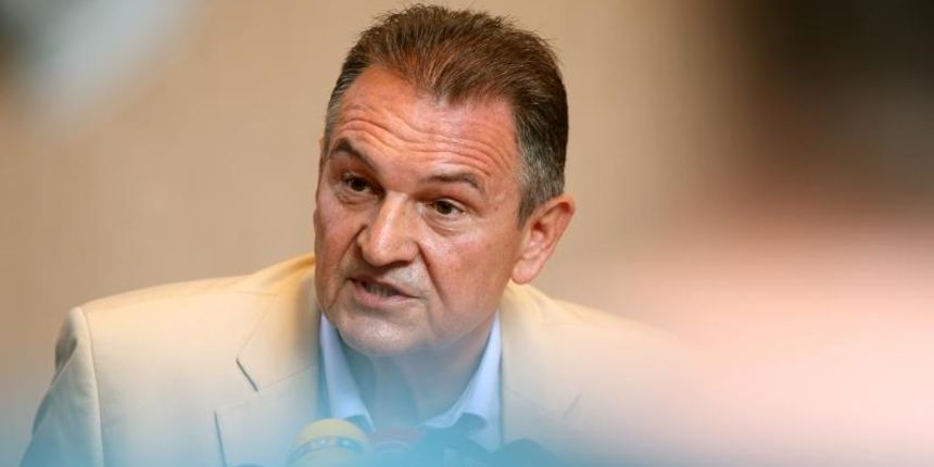 U hotel International odrzana je konferencija za medije udruge Inicijativa za osnivanje Narodne stranke – reformisti, o ukidanju sufinanciranja prijevoza ucenicima. Photo: Robert Anic/PIXSELL Autor  Robert Anic/PIXSELL Ključne riječi  Radimir Cacic,