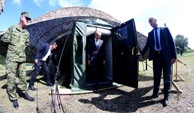 U vojarni Croatia predstavljen je Ekspedicijski kamp Hrvatske vojske za vojne operacije i treniranja. Kamp je obisao ministar obrane Damir Krsticevic.