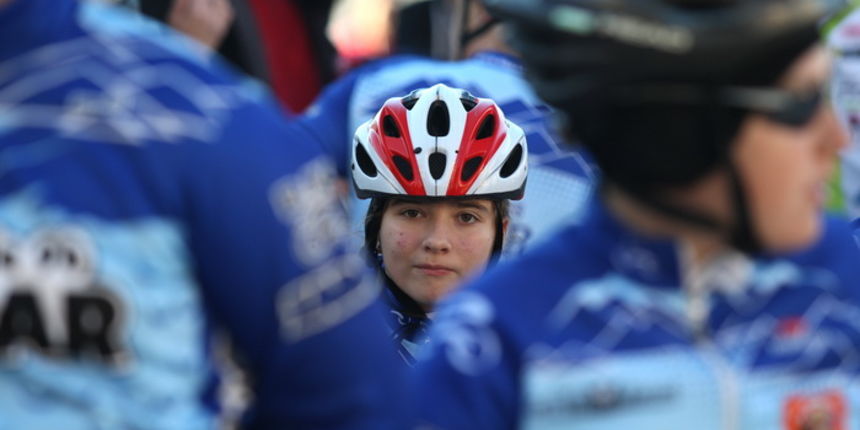 Zadar, 291212.
Bozicna biciklijada na relaciji Zadar – Vir, koja je bila najavljena za srijedu 26. prosinca te odgodjena uslijed kisnog vremena, krenula je jutros s Branimirove obale u 10 sati.
Na slici detalj sa biciklijade.
Foto: Jure Miskovic / CROPIX Zadar, 291212.
Bozicna biciklijada na relaciji Zadar – Vir, koja je bila najavljena za srijedu 26. prosinca te odgodjena uslijed kisnog vremena, krenula je jutros s Branimirove obale u 10 sati.
Na slici detalj sa biciklijade.
Foto: Jure Miskovic / CROPIX