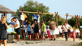 Na vidikovcu Kamenjak održan 5. Sajam lokalnih proizvoda ”Luka i igara” Na vidikovcu Kamenjak održan 5. Sajam lokalnih proizvoda ”Luka i igara”