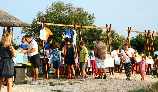 Na vidikovcu Kamenjak održan 5. Sajam lokalnih proizvoda ”Luka i igara”