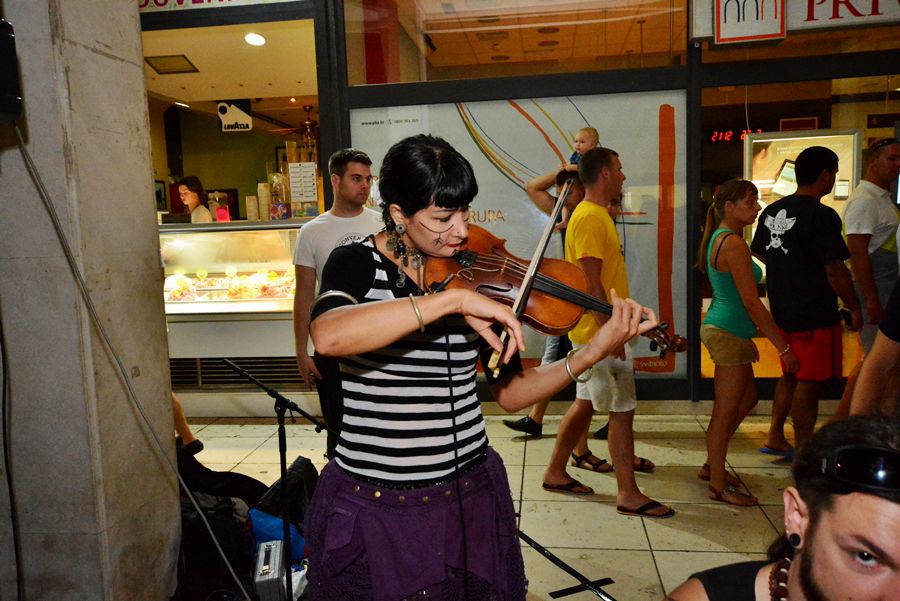 Performeri Saraswati na KalelargArt-u ; foto Iva Perinčić Performeri Saraswati na KalelargArt-u ; foto Iva Perinčić