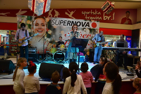 Supernova: Božićni koncert Ivane Kindl i posjet Djeda Božićnjaka, Foto: Iva Perinčić Supernova: Božićni koncert Ivane Kindl i posjet Djeda Božićnjaka, Foto: Iva Perinčić