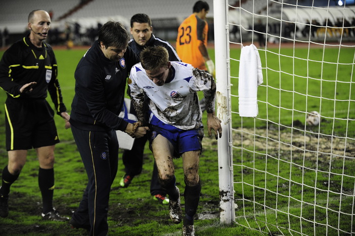 Split, 011210. 
Stadion HNK Hajduka u Poljudu.    
UEFA Europska liga utakmica HNK Hajduk – FC AEK. 
Na slici: Marin Tomasov je udario u stativu pri pokusaju da postigne gol.
Foto: Nikola Vilic / CROPIX