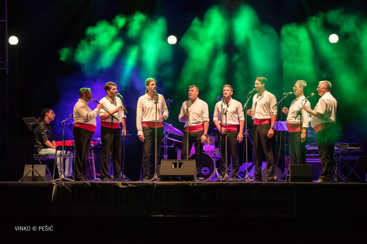 Zorica Kondža i klapa Cambi @ bazen Ilirije u Biogradu