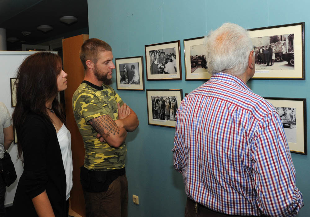 Zadar, 4.6.2012. snimio: Nenad Marčev
Izložba Petra Goića
Gradska knjižnica Zadar Zadar, 4.6.2012. snimio: Nenad Marčev
Izložba Petra Goića
Gradska knjižnica Zadar