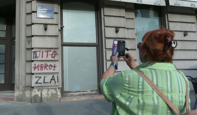 Trg koji je od 1946. nosio naziv Trg marsala Tita postao je Trg Republike Hrvatske, nakon sto je Gradska skupstina vecinom od 29 glasova izglasala odluku o preimenovanju.