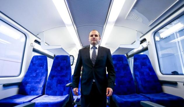 Ministar pomorstva, prometa i infrastrukture Sinisa Hajdas Doncic obisao je pogone Koncar – Elektricnih vozila u kojima je izgradjen 10. elektromotorni vlak za regionalni prijevoz. To je posljednji vlak za regionalni prijevoz iz prve faze realizacije ugo