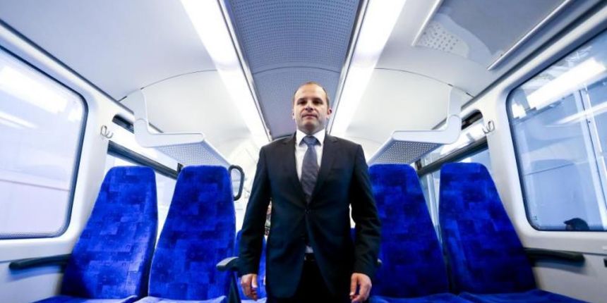 Ministar pomorstva, prometa i infrastrukture Sinisa Hajdas Doncic obisao je pogone Koncar – Elektricnih vozila u kojima je izgradjen 10. elektromotorni vlak za regionalni prijevoz. To je posljednji vlak za regionalni prijevoz iz prve faze realizacije ugo