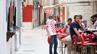 Navijači prate utakmicu Hrvatska – Engleska