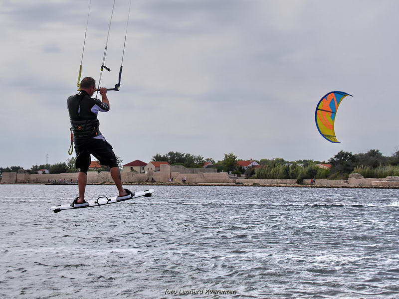Kite surferi guštaju u Ninu
