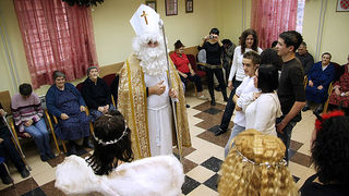 Polaganje vijenaca u more – pomorska skola