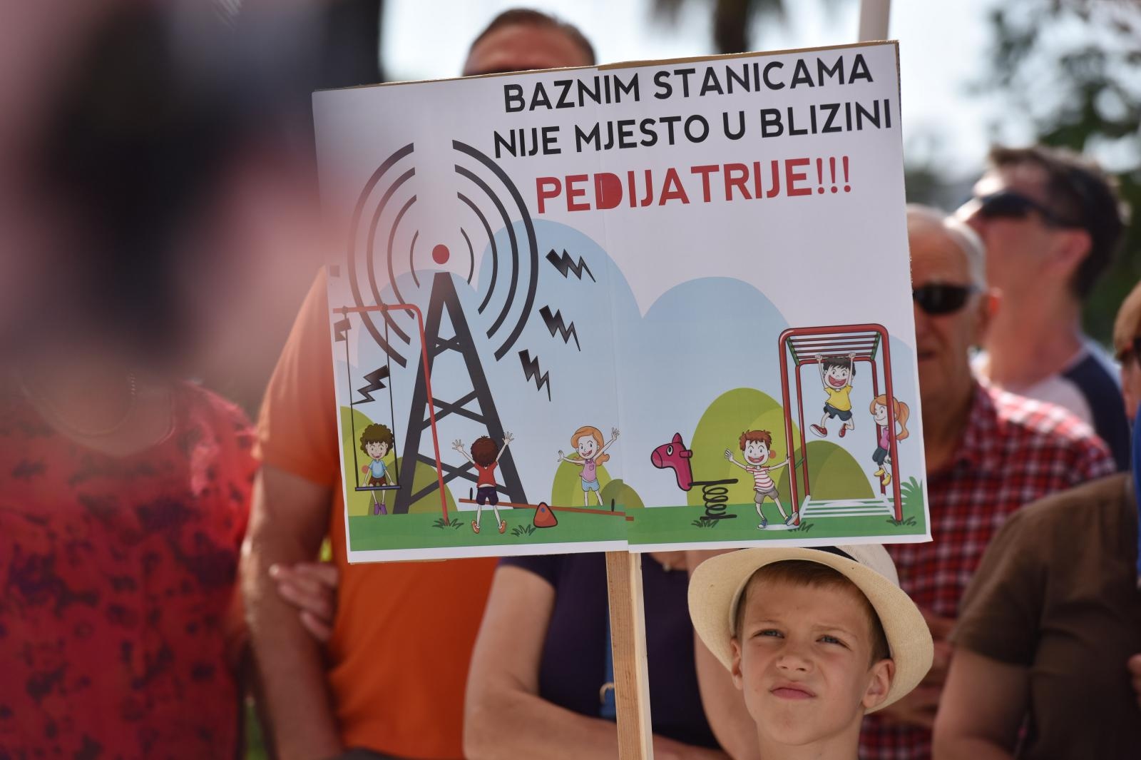 ‘Ne želim dobiti rak!’ Mještani prosvjedovali protiv postavljanja bazne stanice Tele 2