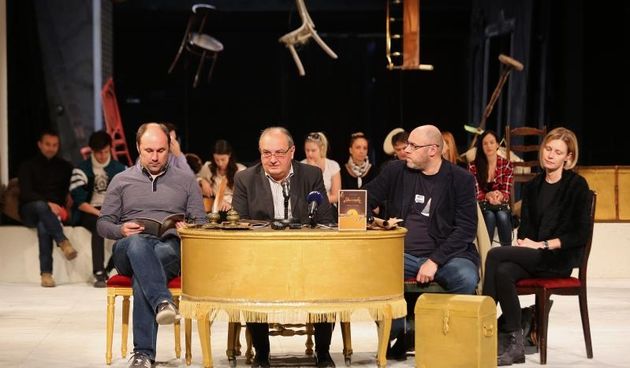 Konferencija za medije povodom nadolazece dramske predstave Vitez slavonske ravni. Miroslav Cabraja, Bozidar Snajder, Drazen Ferencina