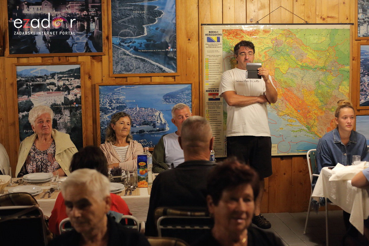 Bibinjci gradišćanskim Hrvatima darovali 1.82 metara visok kip sv. Roka Bibinjci gradišćanskim Hrvatima darovali 1.82 metara visok kip sv. Roka