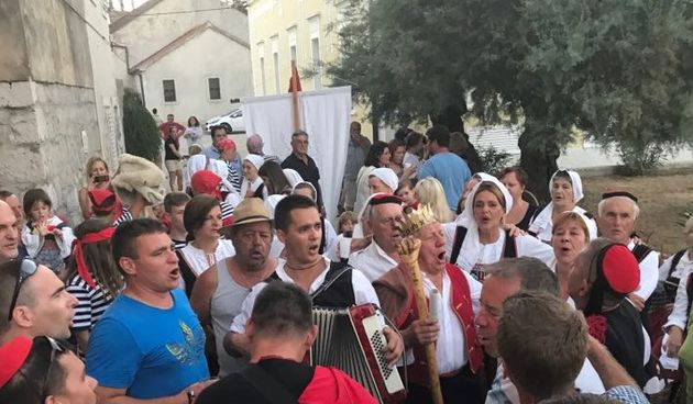 Iški kralj, otok Iž