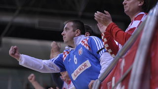 Vrsac, 160112.
Europsko prvenstvo u rukometu u Srbiji.
Prvo kolo, utakmica izmedju Hrvatske i Islanda.
Na slici: Hrvatski navijaci.
Foto: Drazen Aleksic / CROPIX Vrsac, 160112.
Europsko prvenstvo u rukometu u Srbiji.
Prvo kolo, utakmica izmedju Hrvatske i Islanda.
Na slici: Hrvatski navijaci.
Foto: Drazen Aleksic / CROPIX