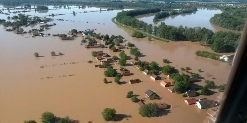 Helikopteri HRZ i PZO-a u obrani od poplava u RH i BiH, Foto:HRZ i PZO/N. Gažo Helikopteri HRZ i PZO-a u obrani od poplava u RH i BiH, Foto:HRZ i PZO/N. Gažo