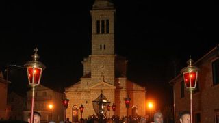 Koncertom bratovštine Presvetog oltarskog sakramenta župe Marijina Uznesenja iz Jelse na otoku Hvaru, obilježene su pjesme Velikog tjedna i procesija Za Križen, Foto: Dino Stanin/PIXSELL