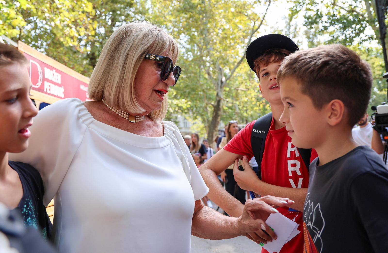 Druženje s košakašima povodom 60. rođendana Dražena Petrovića Druženje s košakašima povodom 60. rođendana Dražena Petrovića