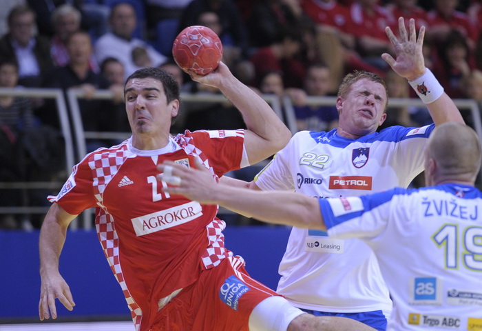 Vrsac, 180112.
Dvorana Millennium.
Europsko prvenstvo u rukometu, 2 kolo
Hrvatska – Slovenija.
Na slici: Denis Buntic.
Foto: Drazen Aleksic / Cropix Vrsac, 180112.
Dvorana Millennium.
Europsko prvenstvo u rukometu, 2 kolo
Hrvatska – Slovenija.
Na slici: Denis Buntic.
Foto: Drazen Aleksic / Cropix